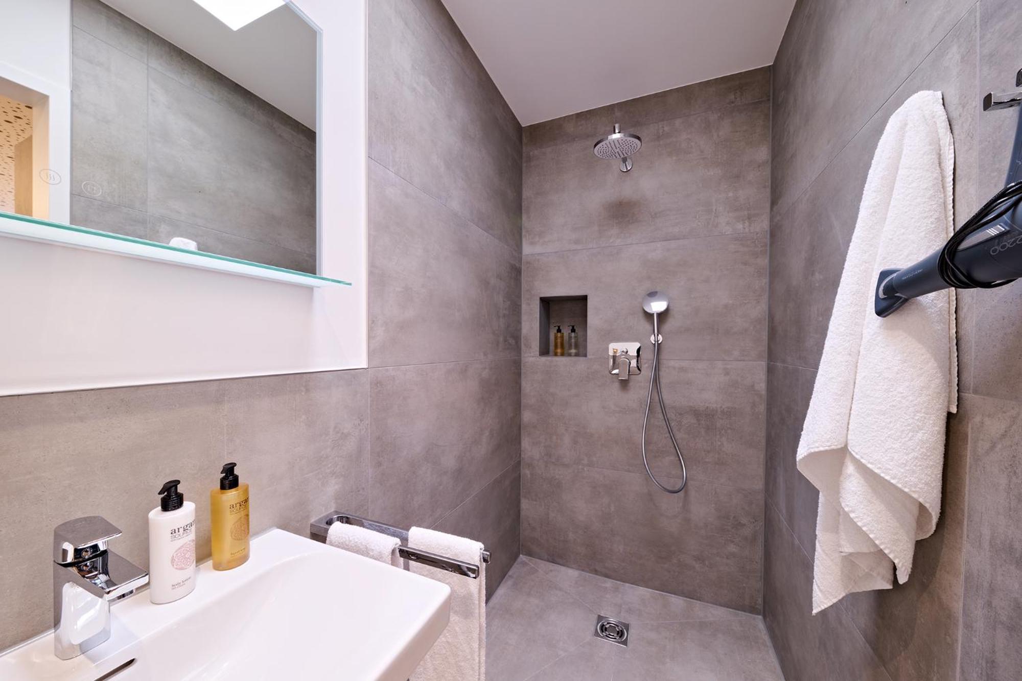 נירנברג Xzllenz Traum Studio-Apartment, Frei-Parken, U-Bahn, Kueche מראה חיצוני תמונה